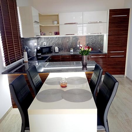 Sukromny Apartman Apartment Senec Bagian luar foto